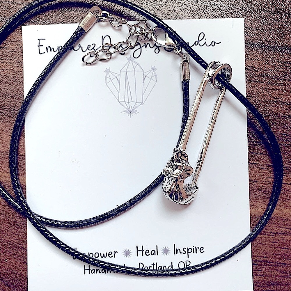 💀 NWT ☠️ Skull Safety Pin Necklace | Halloween Chocker ☠️ Handcrafted 💀